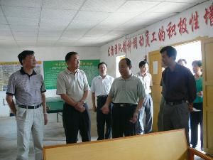 自治区总工会杨副主席等向导到南百11标检查指导事情 - 企业要闻 - J9集团