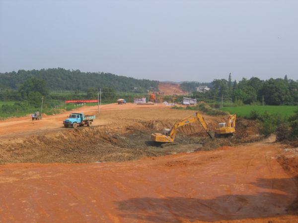 理顺关系，，，，，，增添职员装备，，，，，，周全掀起旱季施工热潮 - 企业要闻 - J9集团