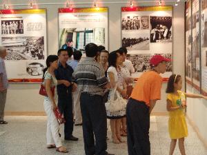 感受“胜利之师”，，，，，，增强军民鱼水情 ——总公司机关干部旅行“建军80周年”大型图片展 - 企业要闻 - J9集团