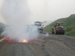 南百17-1标在全线率先完成沥青路面上面层施工 - 企业要闻 - J9集团