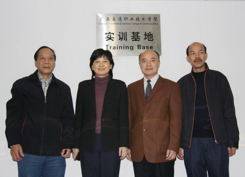 广西交通职业手艺学院实训基地在总公司揭牌 - 企业要闻 - J9集团