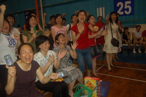 赛出效果，，，，，赛出气概--总公司男子气排球队包办集团公司五周年志庆角逐亚军、季军 - 企业要闻 - J9集团