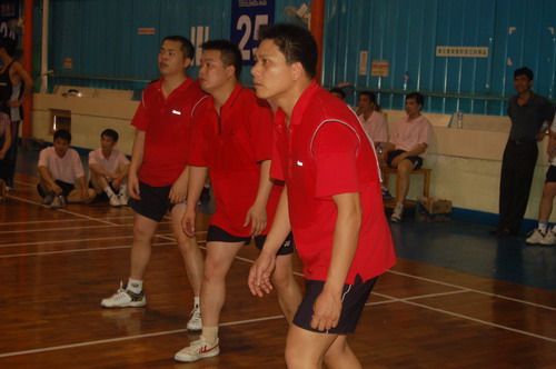 赛出效果，，，，，赛出气概--总公司男子气排球队包办集团公司五周年志庆角逐亚军、季军 - 企业要闻 - J9集团
