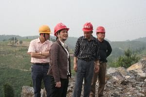 总公司党委书记何洁文一行在茅台八标检查指导事情 - 企业要闻 - J9集团