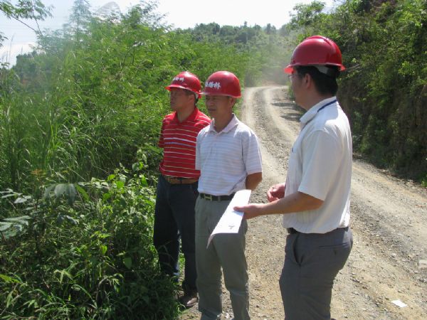 广西新生长交通集团董事长王劼耘莅临隆百6标检查指导事情 - 企业要闻 - J9集团