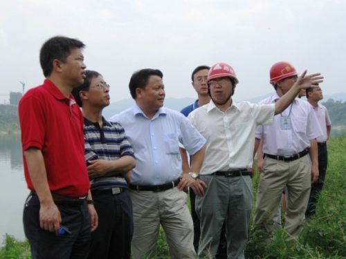 百色市人民政府副市长李建文亲临环岛一起施工现场指导事情 - 企业要闻 - J9集团