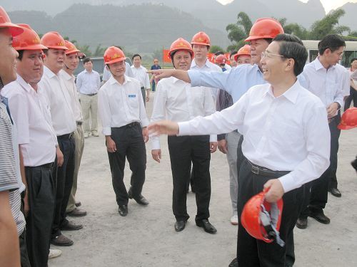 自治区党委书记郭声琨在六河10标视察时说：“你们很棒，，，，干得很是好” - 企业要闻 - J9集团