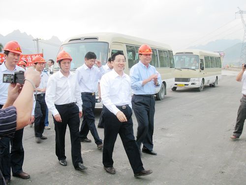 自治区党委书记郭声琨在六河10标视察时说：“你们很棒，，，，干得很是好” - 企业要闻 - J9集团