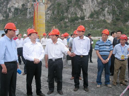 自治区党委书记郭声琨在六河10标视察时说：“你们很棒，，，，干得很是好” - 企业要闻 - J9集团