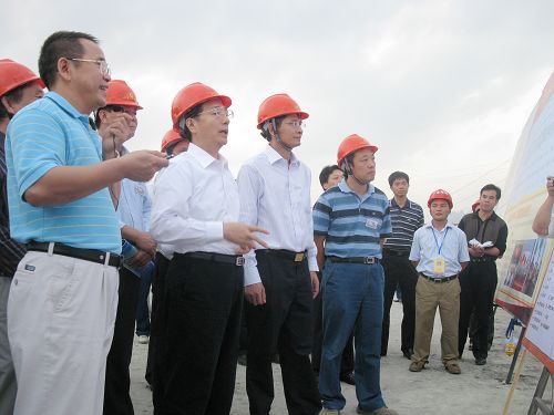 自治区党委书记郭声琨在六河10标视察时说：“你们很棒，，，，干得很是好” - 企业要闻 - J9集团