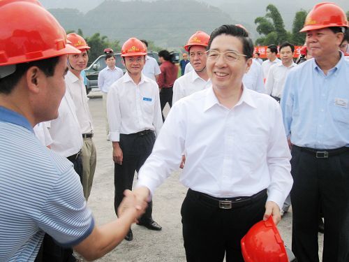 自治区党委书记郭声琨在六河10标视察时说：“你们很棒，，，，干得很是好” - 企业要闻 - J9集团