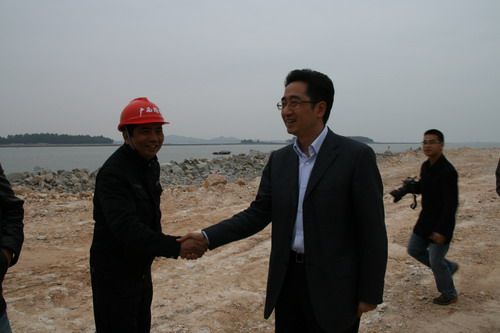 天下政协专题调研组一行到钦州港三墩公路调研 - 企业要闻 - J9集团