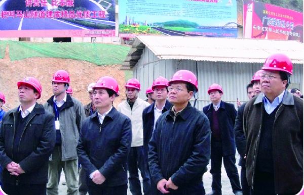 自治区党委常委、区副主席陈武莅临我公司凭祥综合保税区项目视察事情 - 企业要闻 - J9集团