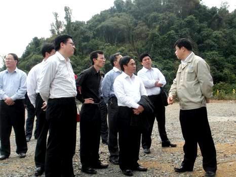 越南外交部副部长胡春山莅临我公司凭祥综合保税区项目考察事情 - 企业要闻 - J9集团