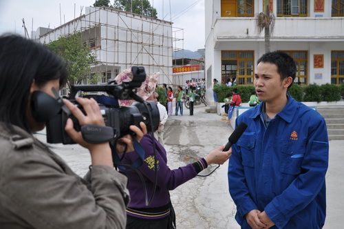心系老区  爱心相送——广西J9集团长长公司走进那拔小学捐送爱心水、爱心菜 - 企业要闻 - J9集团