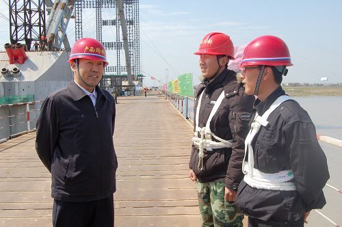 中国工程院院士郑皆连 总公司总司理罗业凤深入曹娥江大桥指导事情 - 企业要闻 - J9集团