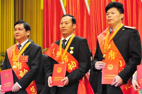 我公司罗业凤总司理、一分公司龙永强总司理荣膺“广西劳动模范”殊荣 - 企业要闻 - J9集团