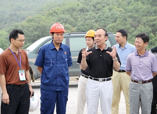 广西J9集团依然是广西交通建设的主力军——广西交通运输厅党组书记黄华宽在视察隆百路时指出 - 企业要闻 - J9集团