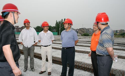 集团公司党委副书记张友坐莅临曹娥江袍江大桥指导事情 - 企业要闻 - J9集团
