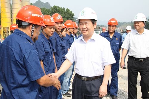 广西J9集团这支步队的精神面目很是好——自治区国资委主任肖文荪在六宜高速路调研时指出 - 企业要闻 - J9集团
