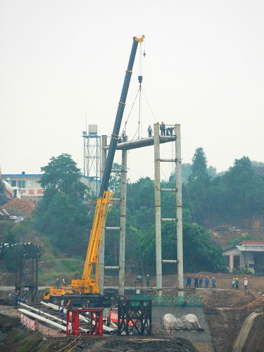 波司登大桥（合江长江一桥）乐成架设第一道横撑 - 企业要闻 - J9集团