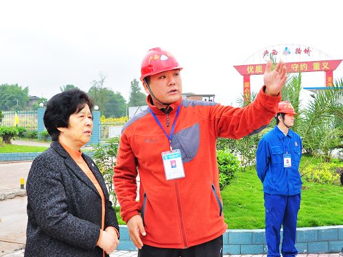 泸州市政协主席刘俊泽视察波司登大桥（合江长江一桥） - 企业要闻 - J9集团