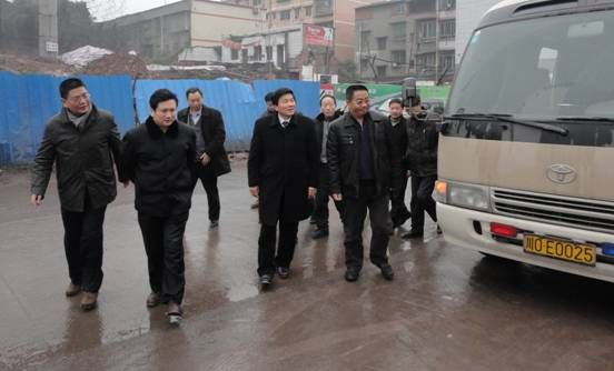 泸州市市长刘国强莅临泸渝6标项目慰问春节留守员工 - 企业要闻 - J9集团