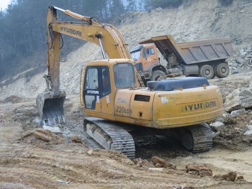 贵州思遵12标试验路段春节时代加速施工程序 - 企业要闻 - J9集团