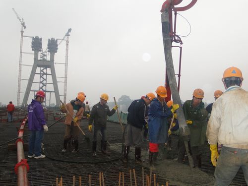 一连作业25小时再掀施工新热潮——百色市东合大桥引桥左幅混凝土浇筑顺遂完成 - 企业要闻 - J9集团