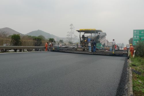 柳南路面2标乐成铺筑SMA-13沥青路面上面层试验路 - 企业要闻 - J9集团