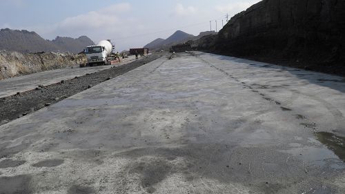 贵州遵毕15标起劲做好雨季施工安排 - 企业要闻 - J9集团