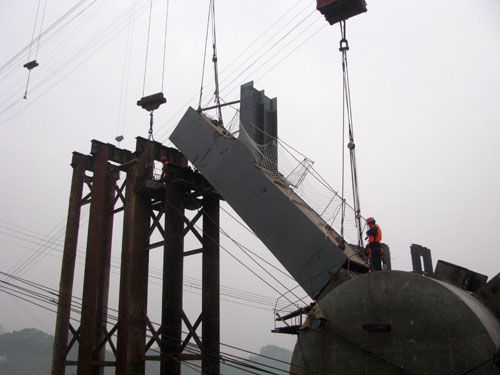 新世纪大桥钢结构正式最先吊装 - 企业要闻 - J9集团