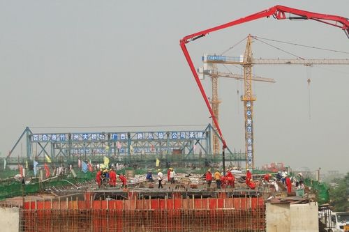 百色市竹洲大桥顺遂完成东岸引桥左幅第三跨浇注施工 - 企业要闻 - J9集团