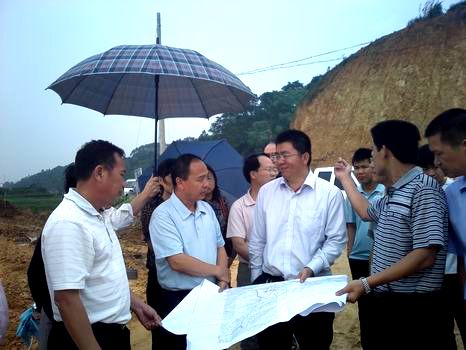 防城港市副市长陈可猛率队到防东№1标施工现场指导拆迁事情 - 企业要闻 - J9集团