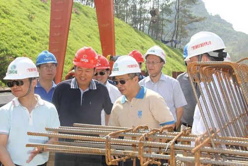 交通投资集团总司理刘可深入靖那1标施工现场视察指导事情 - 企业要闻 - J9集团