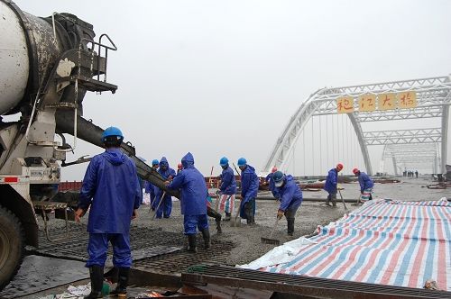 曹娥江袍江大桥完成主桥桥面混凝土施工 - 企业要闻 - J9集团