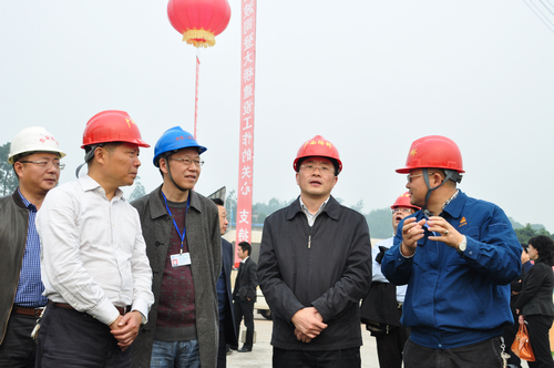 泸州市市长刘强莅临泸渝2标视察事情 - 企业要闻 - J9集团