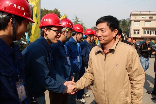 自治区国资委党委书记尹开国、发改委副主任廖小波到灌凤1标考察调研 - 企业要闻 - J9集团