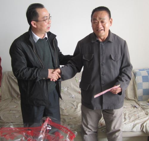 公司向导慰问走访难题员工 - 企业要闻 - J9集团