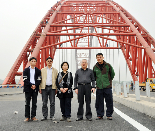 郑皆连院士莅临波司登大桥指导事情 - 企业要闻 - J9集团