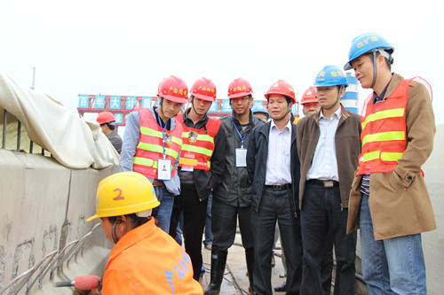 新生长集团公司董事长朱坚和等向导到沿海高速改扩建一期工程调研指导事情 - 企业要闻 - J9集团