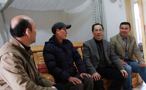 公司向导春节前走访慰问生涯难题老党员及退休职工 - 企业要闻 - J9集团