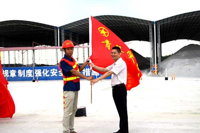 公司团委组织召开青年月表职业生涯交流会 - 党团建设 - J9集团